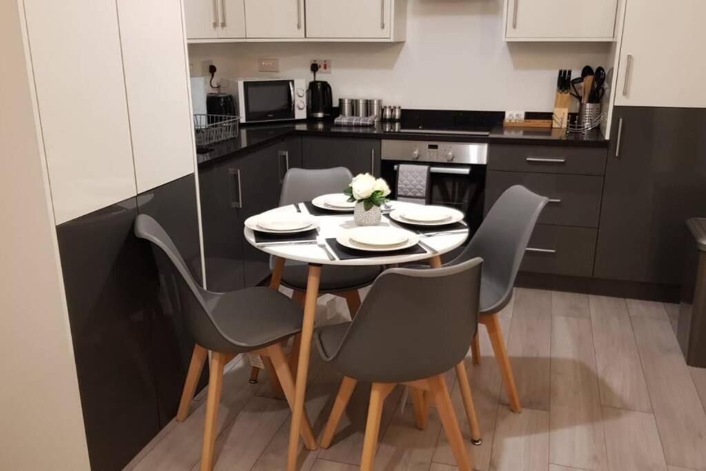 Marie'S Serviced Apartments- 2 Bedroom City Stay Bedford Extérieur photo